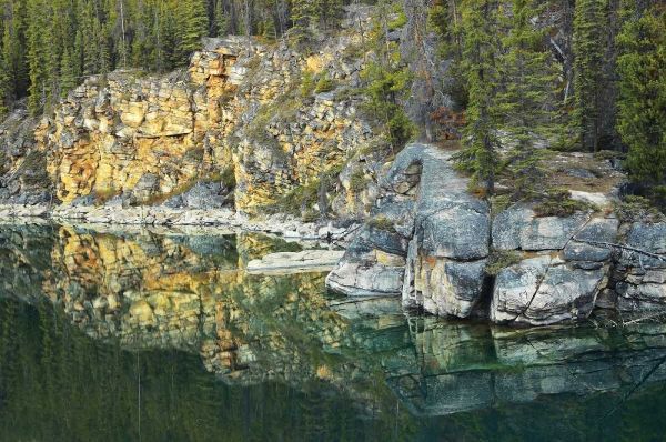Canada, Jasper NP Horseshoe Lake reflection